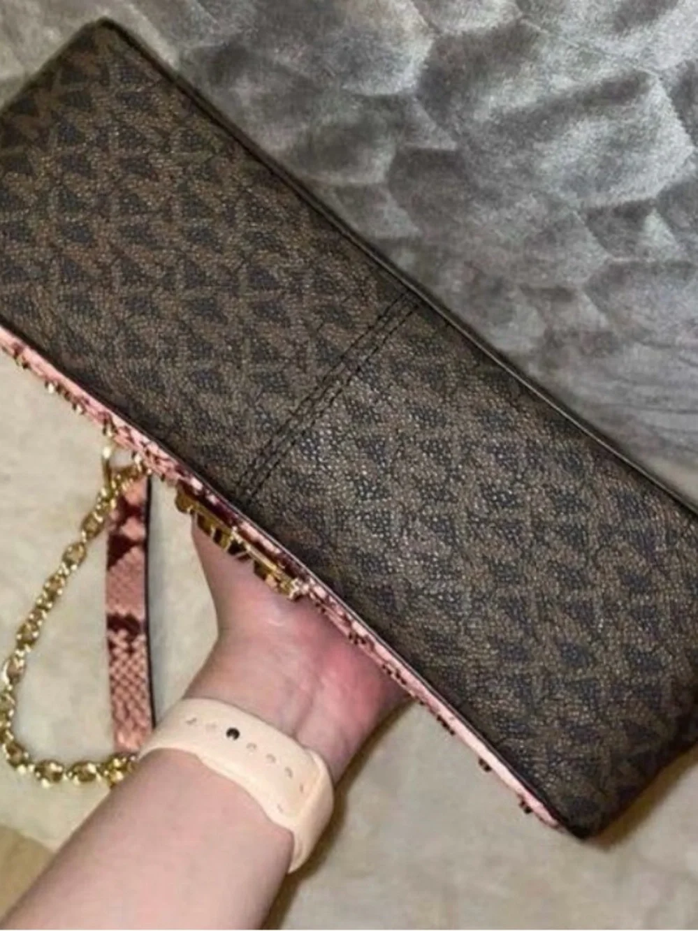 Michael Kors Brown Monogram Shoulder Bag with Pink Trim and Gold Hardware<Rare>✨